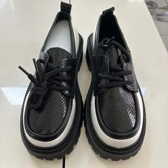 Women’s NEW Two-Tone Snake Skin Print Platform Loafers Chunky Lug Sole Size 8 - Picture 2 of 7